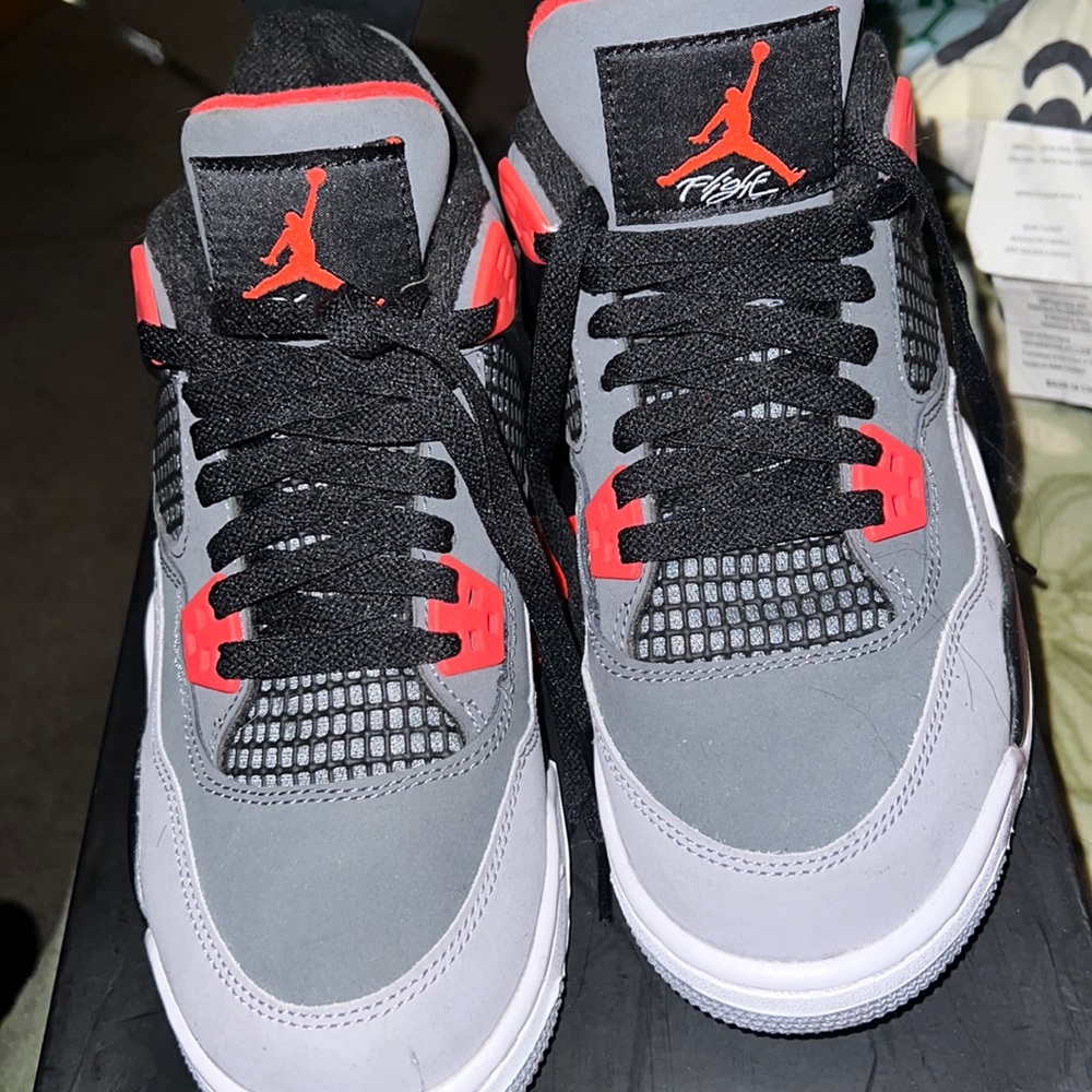 Jordan 4 - Picture 2 of 8